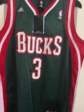 NWT | adidas | Milwaukee Bucks #3 Basketball Jersey for Small +2 Length